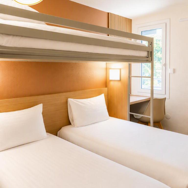 Premiere Classe Toulon La Seyne-sur-Mer - Economy Room (2 Single Beds + 1 Bunk Bed) - 3