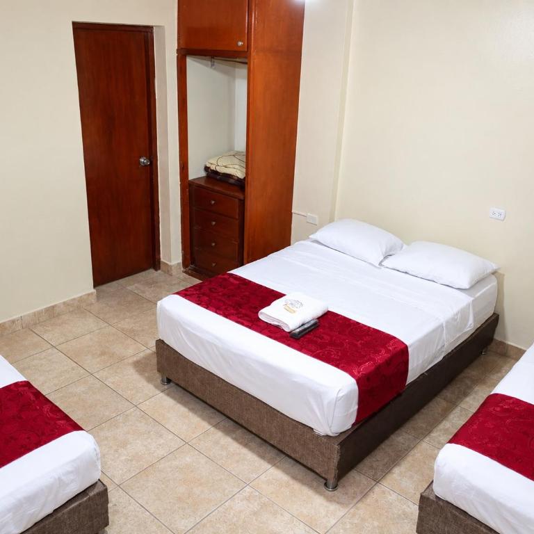 Hotel Santa Lucia - Oficial - Habitación Triple con baño privado - 7