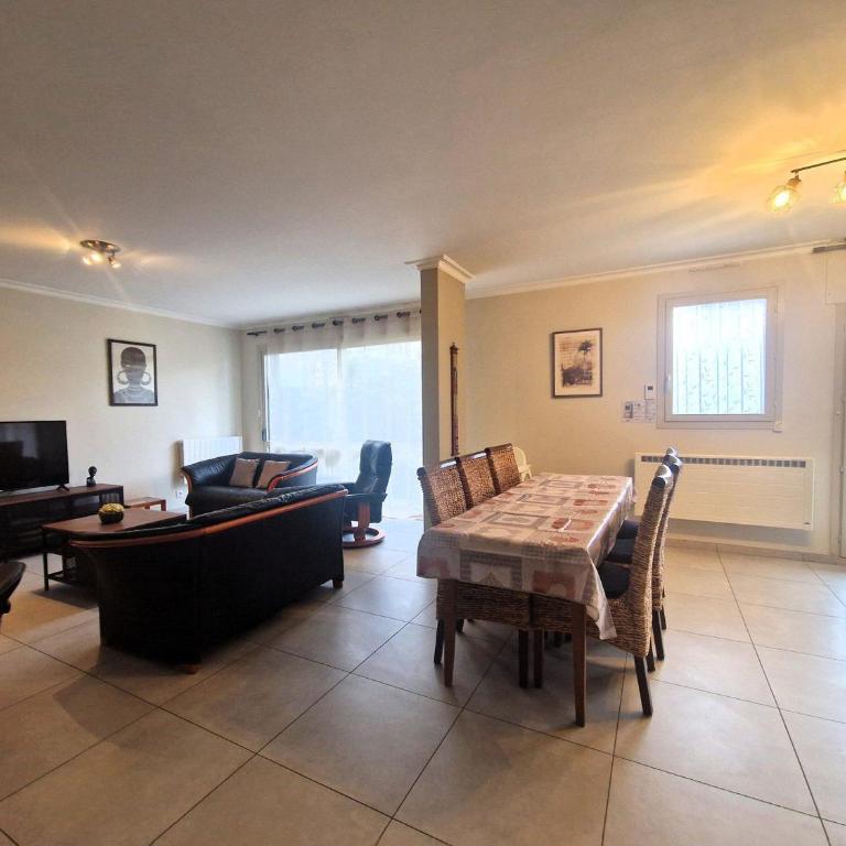 Confort moderne avec piscine et jardin, proche lac - Appartement 3 Chambres - 5