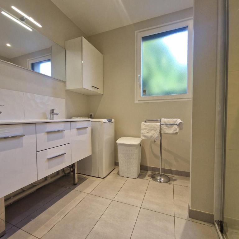 Confort moderne avec piscine et jardin, proche lac - Appartement 3 Chambres - 8