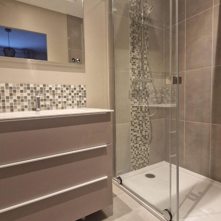 Confort moderne avec piscine et jardin, proche lac - Appartement 3 Chambres - 10