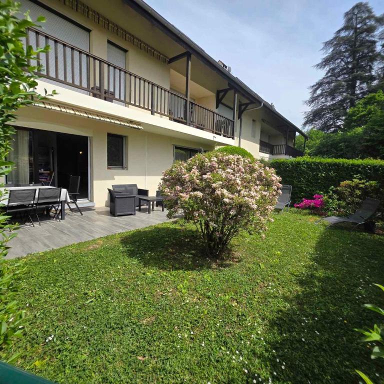 Confort moderne avec piscine et jardin, proche lac - Appartement 3 Chambres - 13