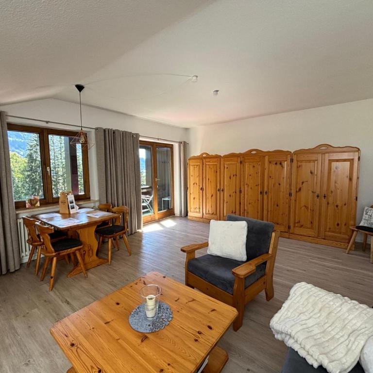 Ferienwohnung Grüntenausblick Bergblick & 2 Balkone im Allgäu - Apartment mit 1 Schlafzimmer, Balkon und Bergblick - 2
