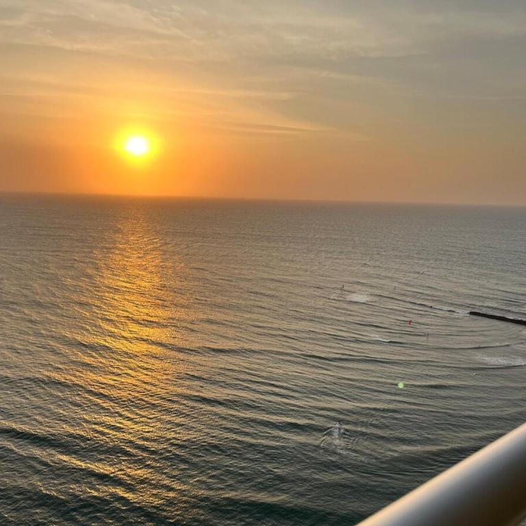 Visitors Allowed - Ocean View - 28th Floor - One-Bedroom Apartment with Balcony and Sea View - 8