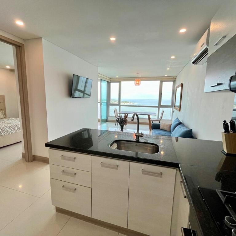 Visitors Allowed - Ocean View - 28th Floor - One-Bedroom Apartment with Balcony and Sea View - 14