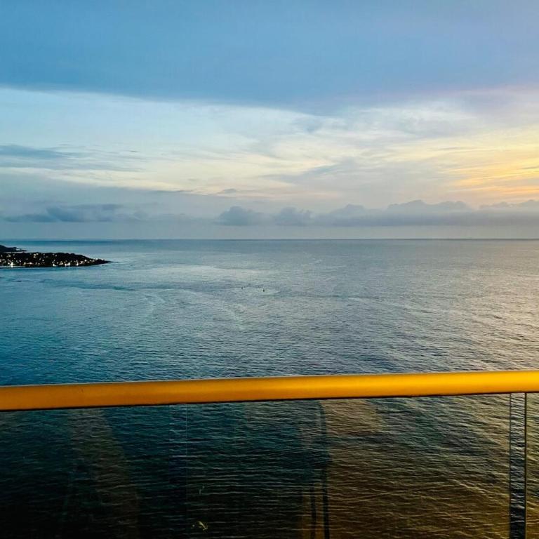 Visitors Allowed - Ocean View - 28th Floor - One-Bedroom Apartment with Balcony and Sea View - 19
