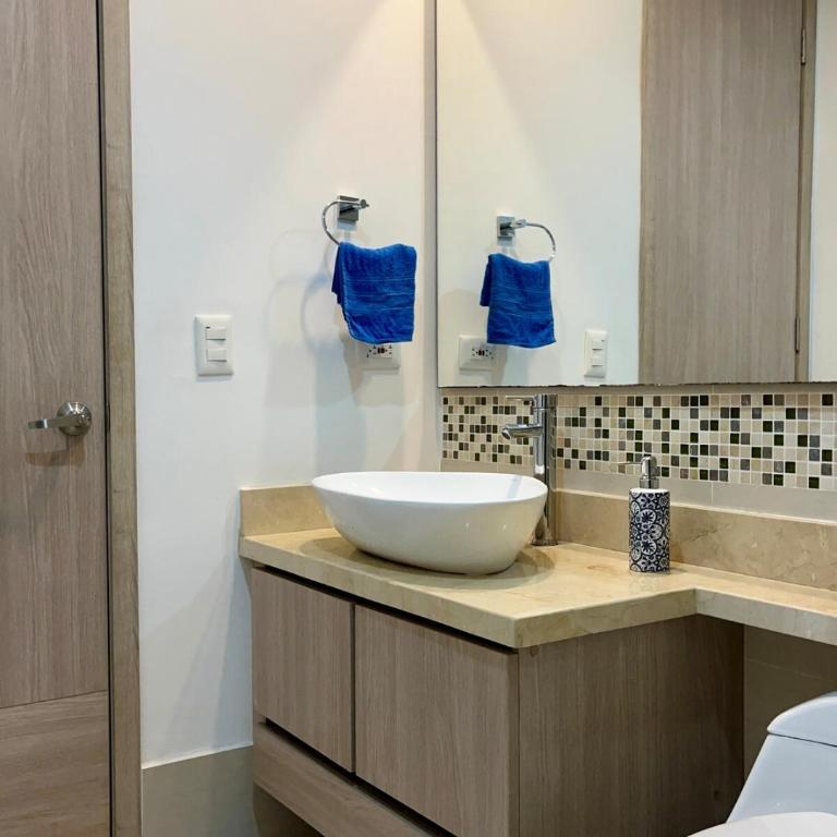 Visitors Allowed - Ocean View - 28th Floor - One-Bedroom Apartment with Balcony and Sea View - 31