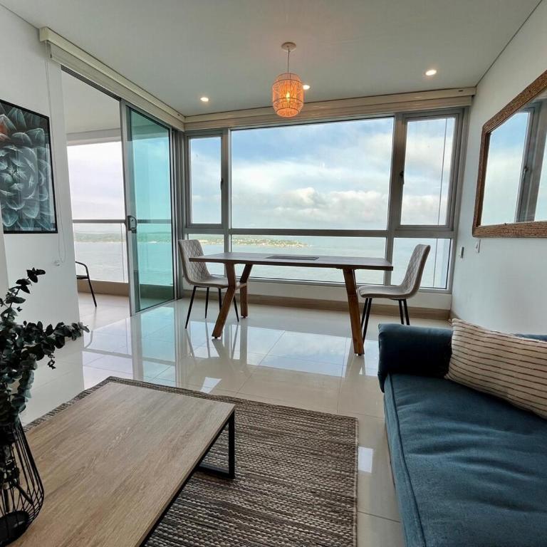 Visitors Allowed - Ocean View - 28th Floor - One-Bedroom Apartment with Balcony and Sea View - 40