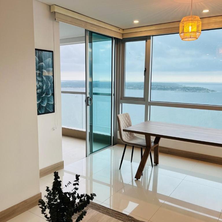 Visitors Allowed - Ocean View - 28th Floor - One-Bedroom Apartment with Balcony and Sea View - 49