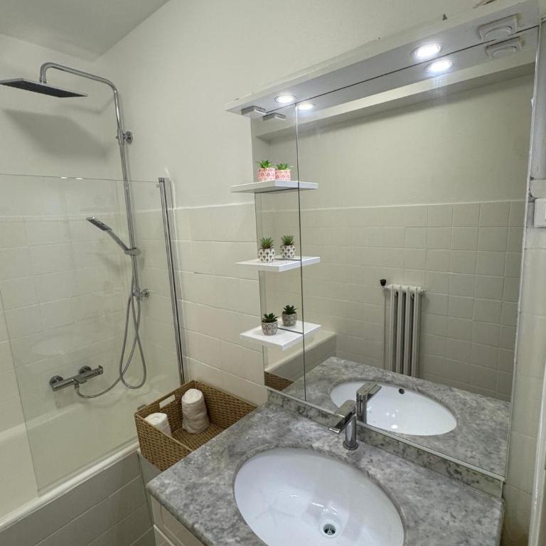 Appartement T3 pratique, proche commerces - One-Bedroom Apartment - 4