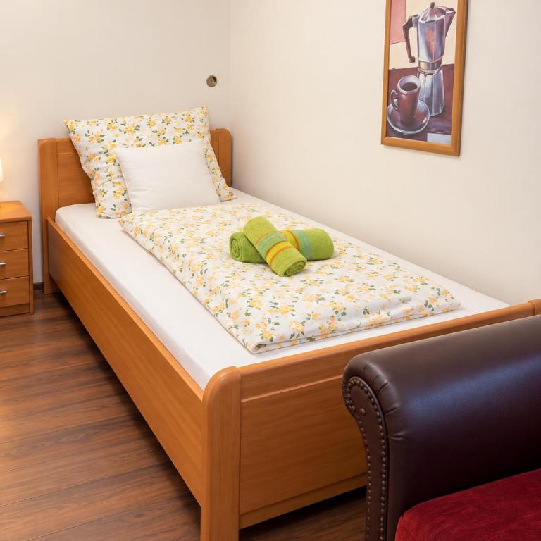 Gästehaus - Lindengarten - Großes Zweibettzimmer - 1
