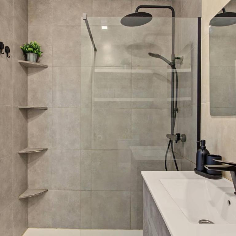 Danacris - Two-Bedroom Apartment - 11