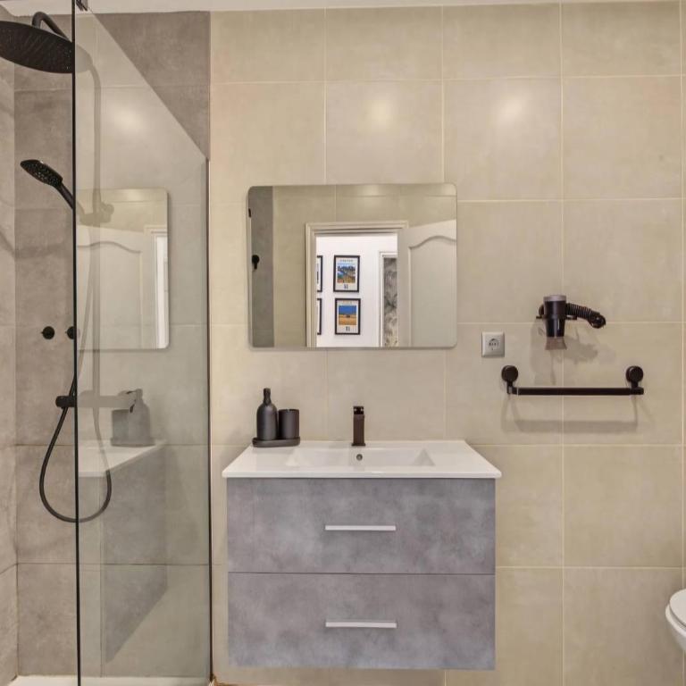 Danacris - Two-Bedroom Apartment - 13