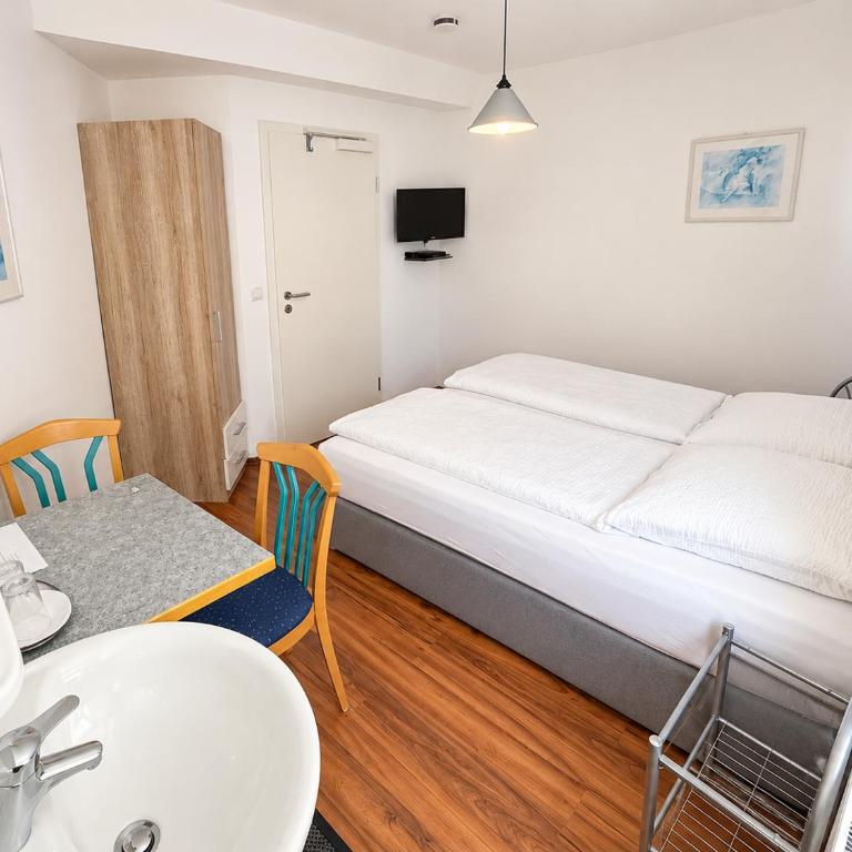 Gästehaus - Lindengarten - Doppelzimmer mit Gemeinschaftsbad - 3