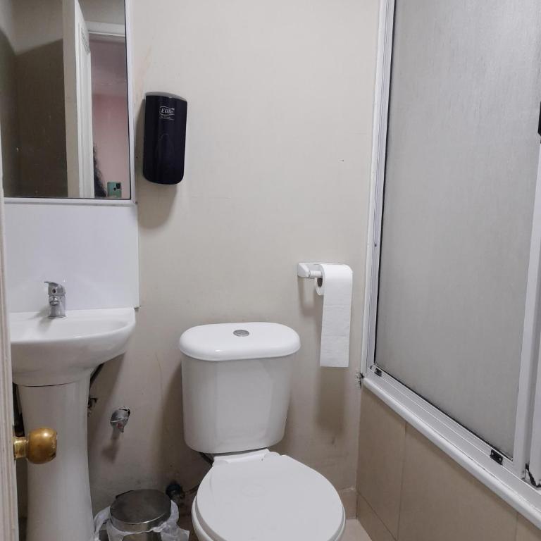 Hostal Chile Chico - Habitación Individual con baño privado - 2