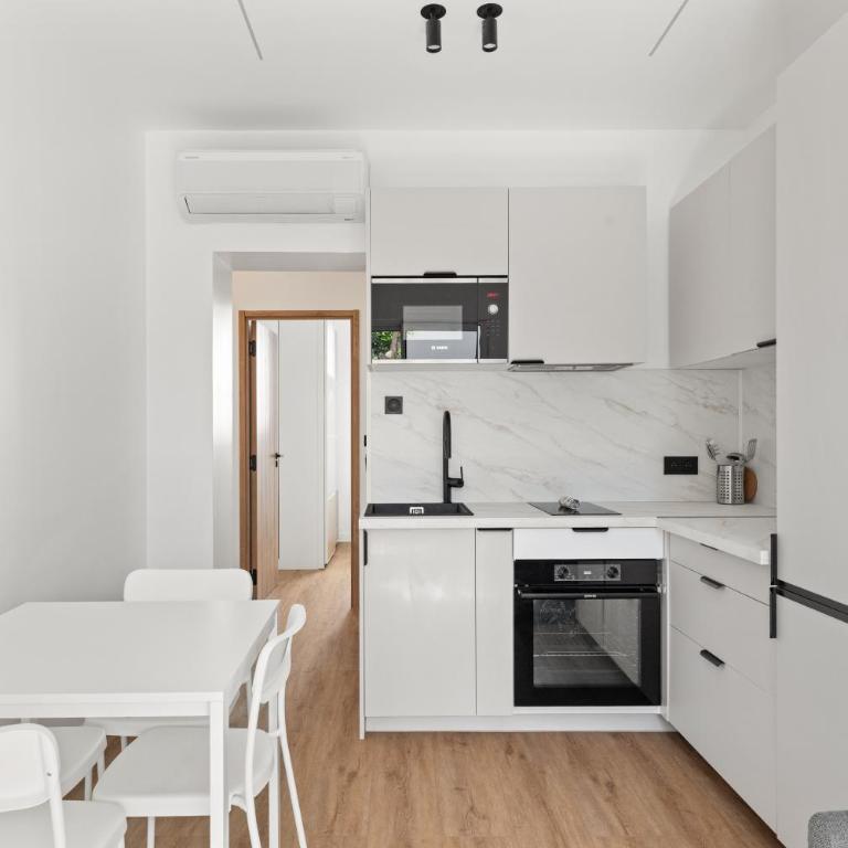 Printemps Terrasse 6 personnes Juan les Pins Centre - Appartement 2 Chambres - 9