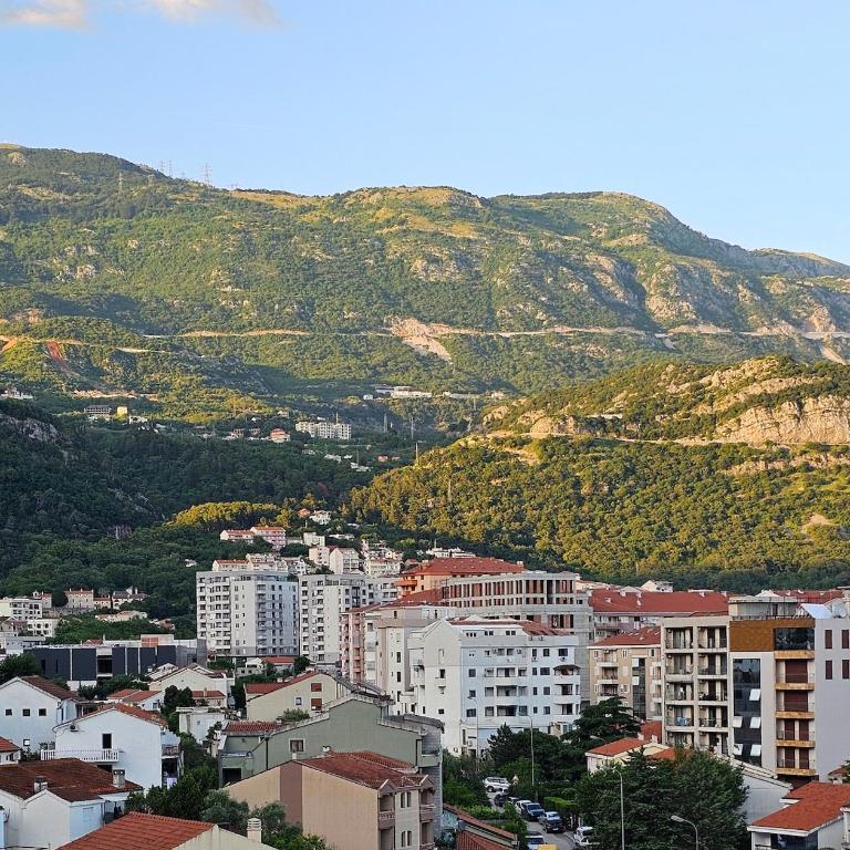 Spacious 3BR - Mountain View - Large Terrace - Three-Bedroom Premium Apartment with Resort View - 4