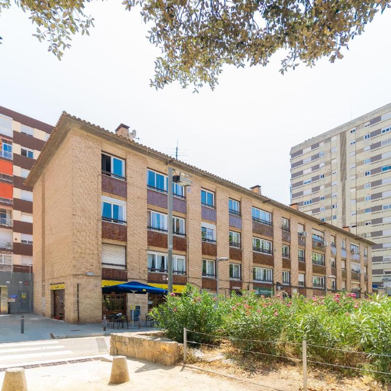 Camp Nou Grand Apartment - Four-Bedroom Luxury Apartment - 33