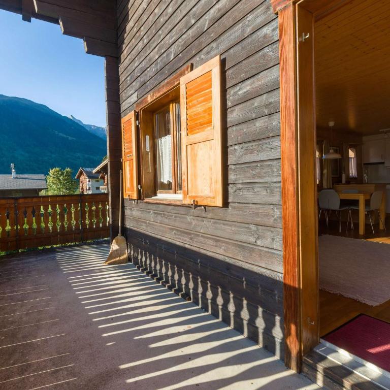 Alpine Duplex near Aletsch with Views & Parking - Apartment - 25
