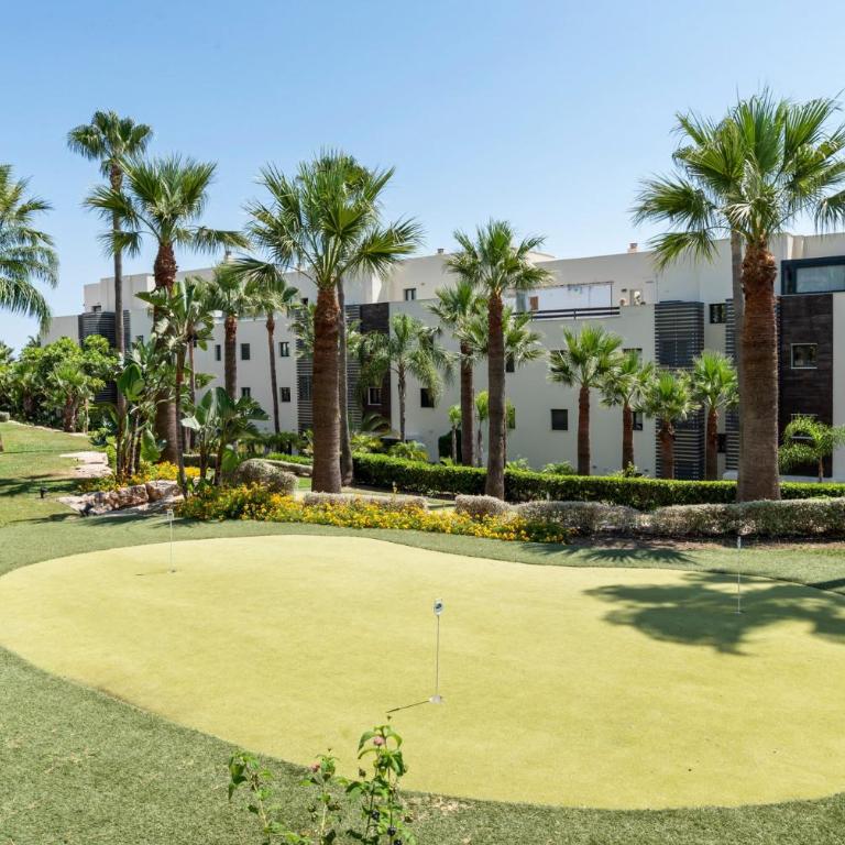 5-Star Resort Retreat Near Puerto Banús Marbella - Apartment - 32