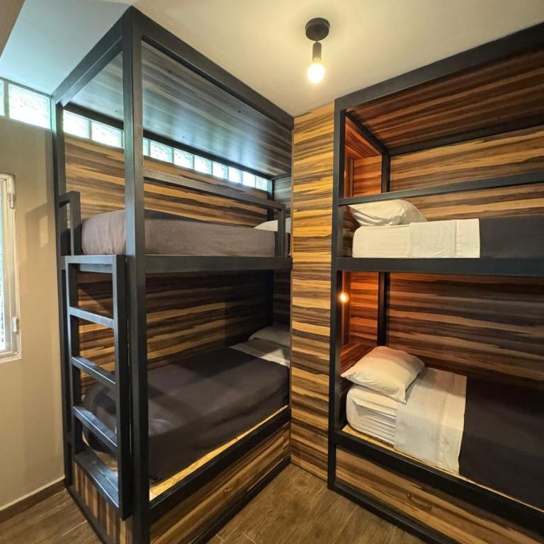 Constantino Hosteria y Hostel - Quadruple Room with Private Bathroom - 1