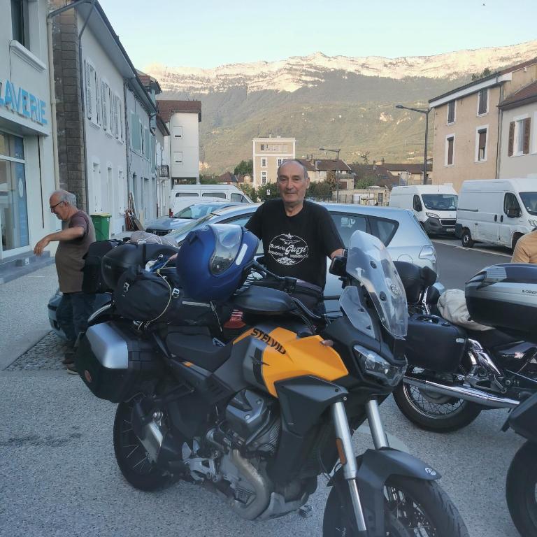 Maison 48m2 COUR privée pour 5 MOTOS ou 1 voiture Deux chambres 5 pers lit Bébé VUE MONTAGNE - Appartement 2 Chambres - 32