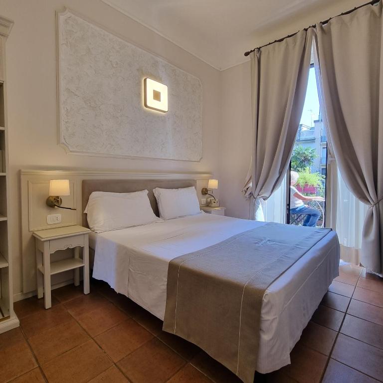 Hotel Charly - Camera King con Vista Giardino - 2