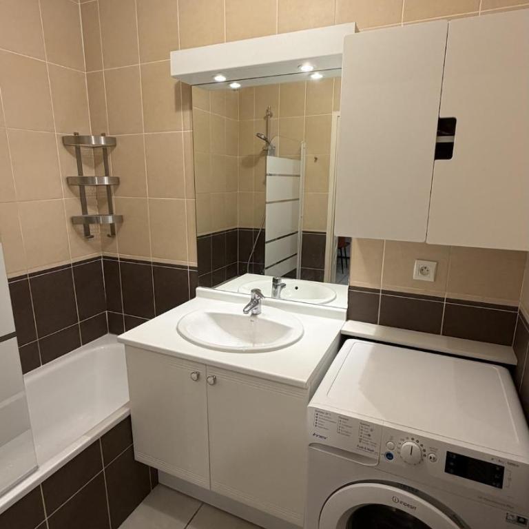 Le Cocon Grenoblois - Clim & Garage - proche Gare - Appartement 2 Chambres - 5
