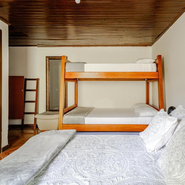 Ecohotel El Jardin De Mis Amores - Family Room with Bathroom - 4