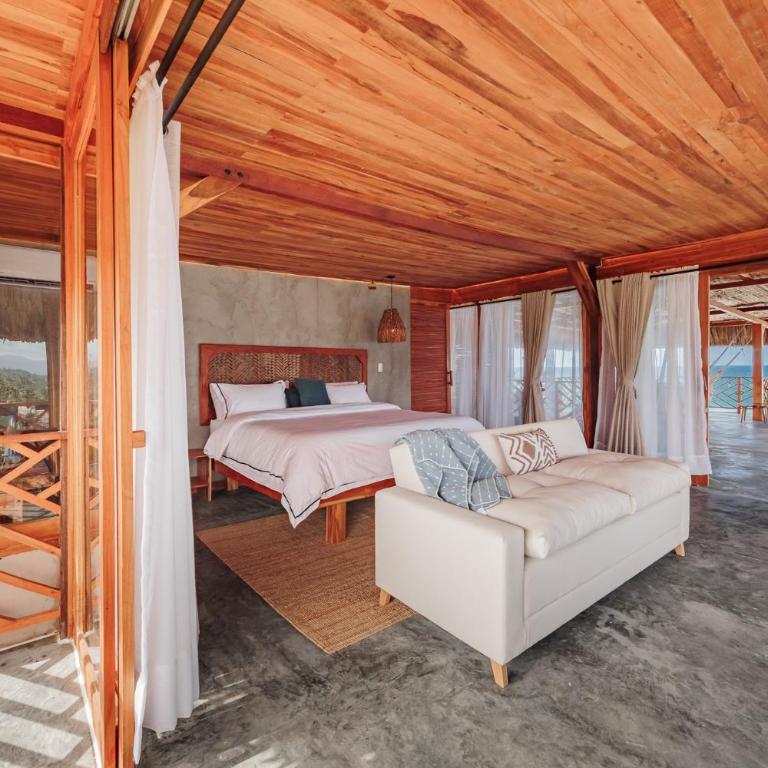 Jaguar Beachfront Ecohotel & Spa - Superior Suite with Sea View - 19