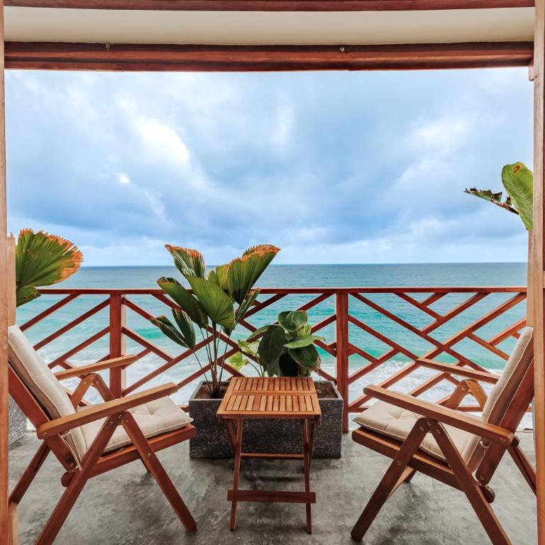 Jaguar Beachfront Ecohotel & Spa - Deluxe Suite with Sea View - 14