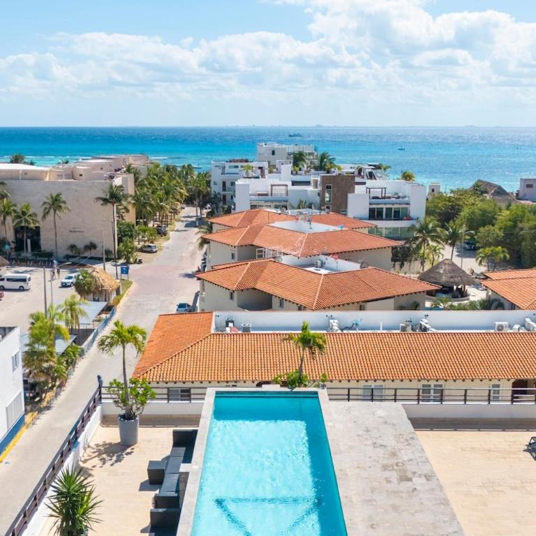 3BR Condo with Rooftop Pool & Parking - Apartment - 4