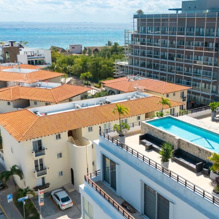 3BR Condo with Rooftop Pool & Parking - Apartment - 9