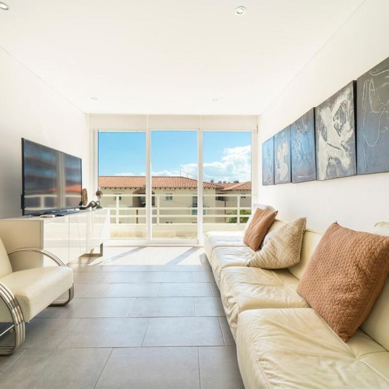 3BR Condo with Rooftop Pool & Parking - Apartment - 24