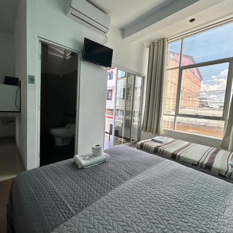 Central hotel - Triple Room with Private Bathroom - 1
