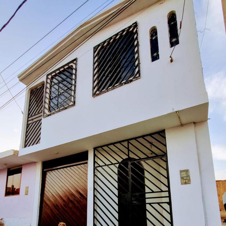 Casa amplia con 07 habitaciones cerca a la playa - Casa - 2