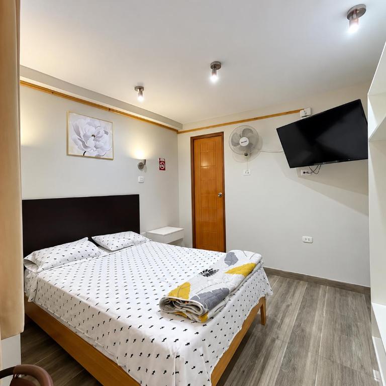 Paris Senlis Hostel Plus - Queen Room - 1