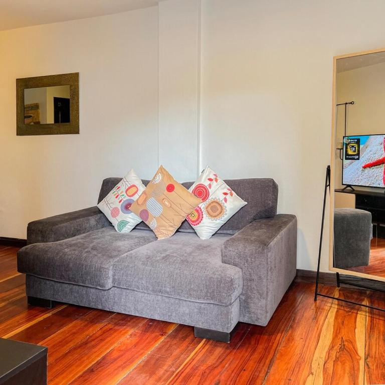 Colonial Retreat in Cuenca by the Tomebamba - One-Bedroom Apartment - 6