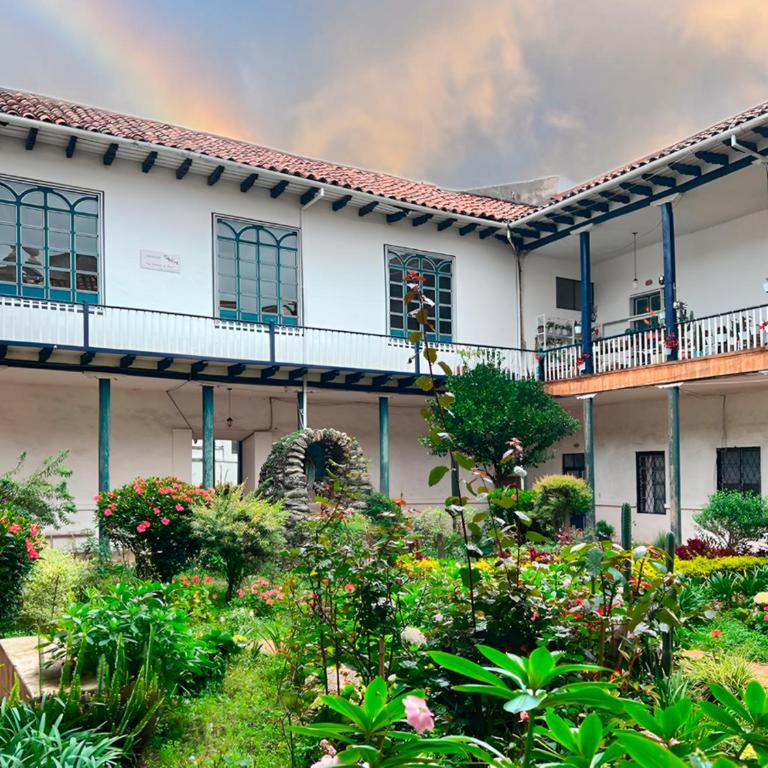 Colonial Retreat in Cuenca by the Tomebamba - One-Bedroom Apartment - 9