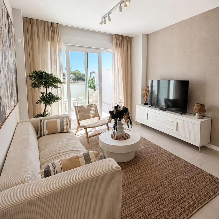 Celere Sea View Pool Gym Parking - Two-Bedroom Apartment - 16