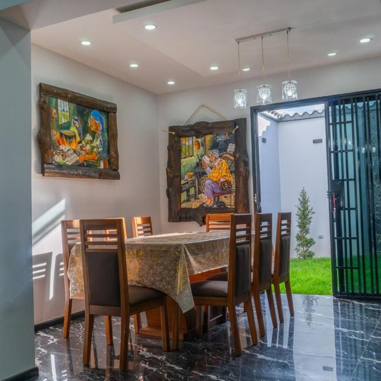 Lujosa casa de campo en ubicación central en Cuenca - Villa de 1 dormitorio - 85