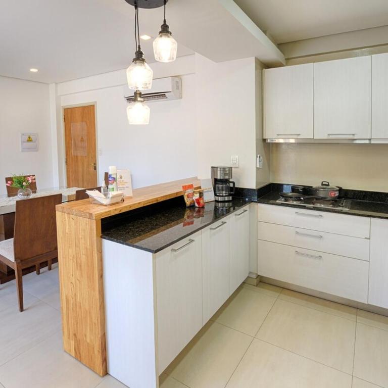 Modern Stay with Kitchen Pool Access Pet Friendly - Apartment - 3
