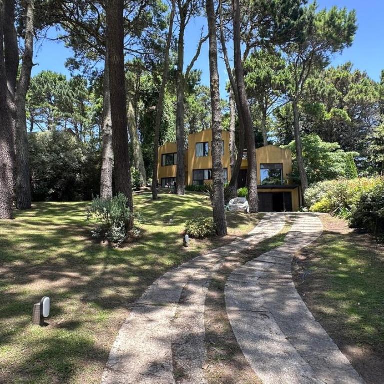 Casa en pleno bosque en Golf Nuevo Pinamar - Casa - 29