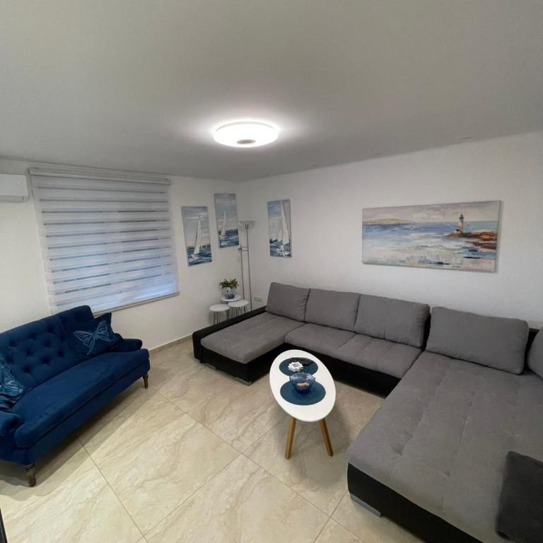 Home Alone Apartment - Apartman sa 2 Spavaće Sobe i Terasom - 9