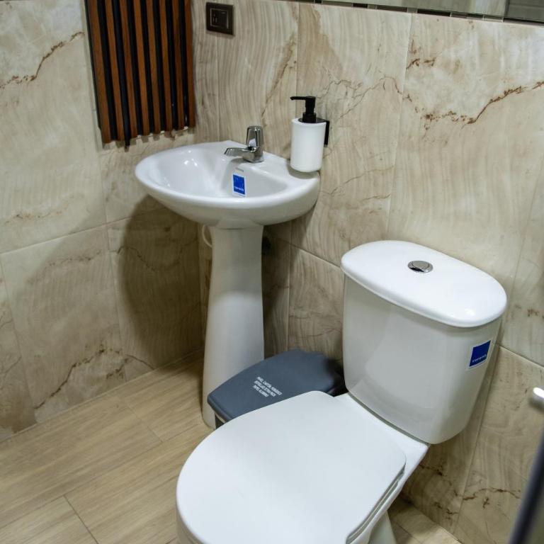 Royal Springs Hotel - Twin Room with Private Bathroom - 3
