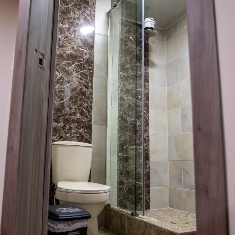 Royal Springs Hotel - Triple Room with Private Bathroom - 4