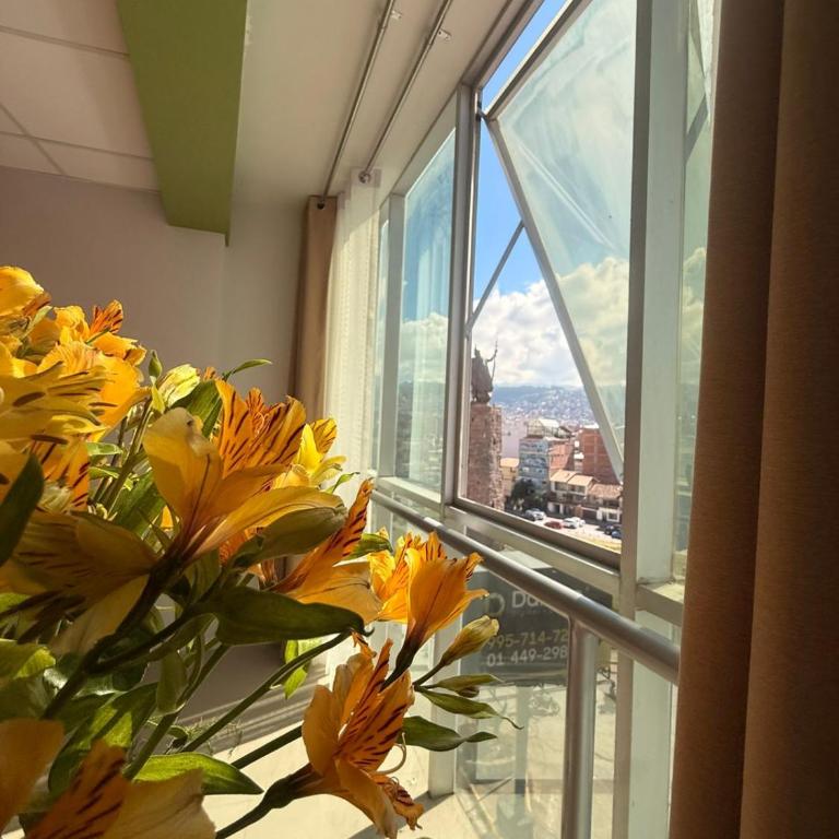Modern 2BR Loft2 City Views Elevator Sleeps 4 - Two-Bedroom Apartment - 5