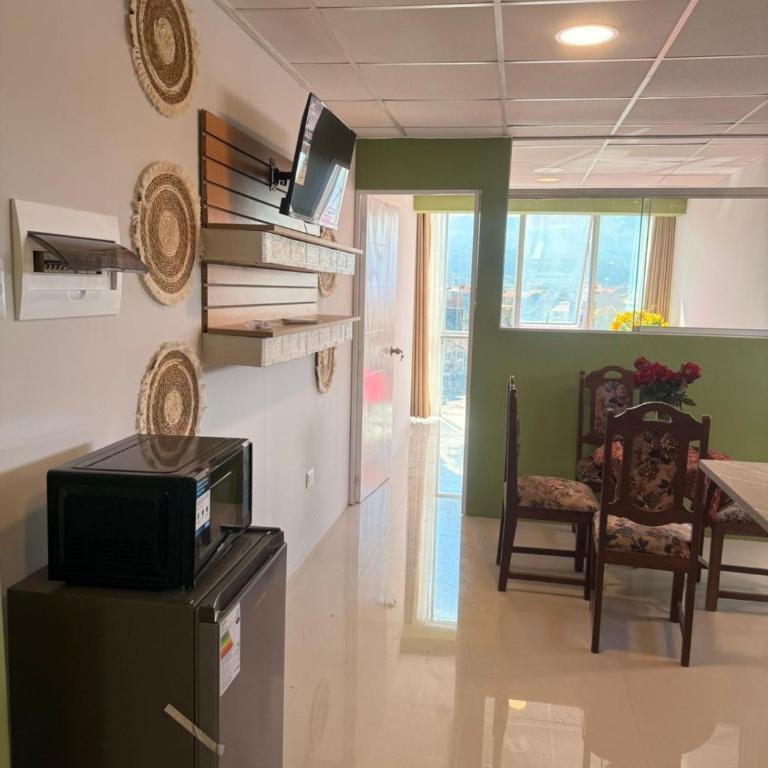 Modern 2BR Loft2 City Views Elevator Sleeps 4 - Two-Bedroom Apartment - 8