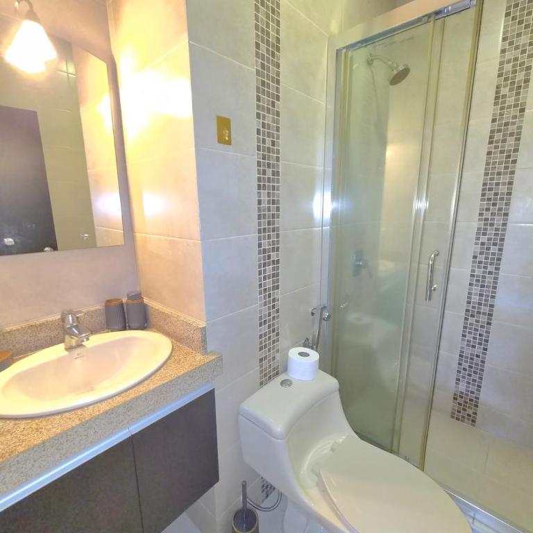 Moderno, Amplio, Patio - Apartamento de 2 dormitorios - 42