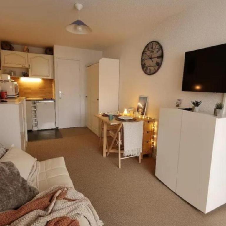 Les Étoiles, Studio cosy avec balcon, vue montagne, WIFI ,proche des pistes - Appartement 1 Chambre - 3